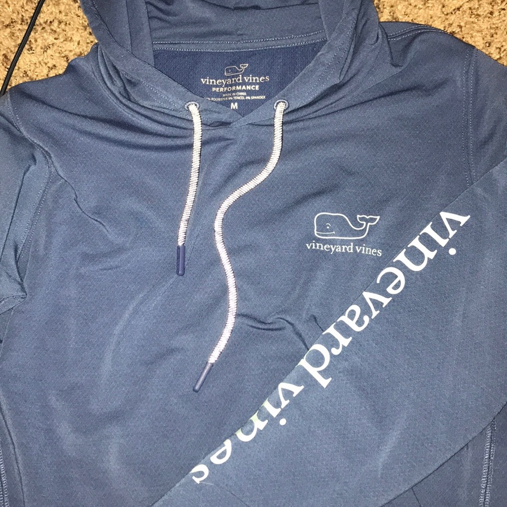 Vineyard Vines Performance sweatshirt!!